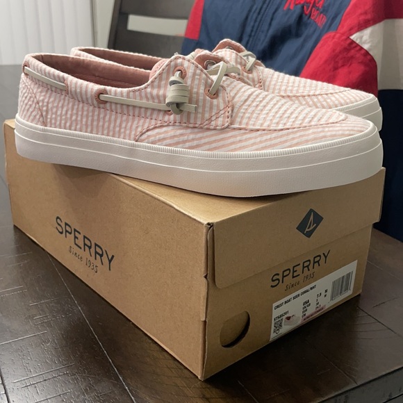 Coral and White Sperry - Picture 2 of 5